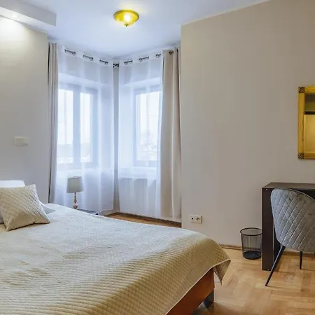 Royal Nocleg ze śniadaniem 3*