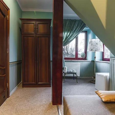 Royal Nocleg ze śniadaniem 3*