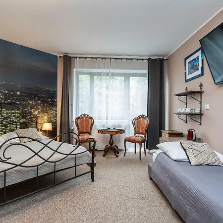 Royal Nocleg ze śniadaniem 3*