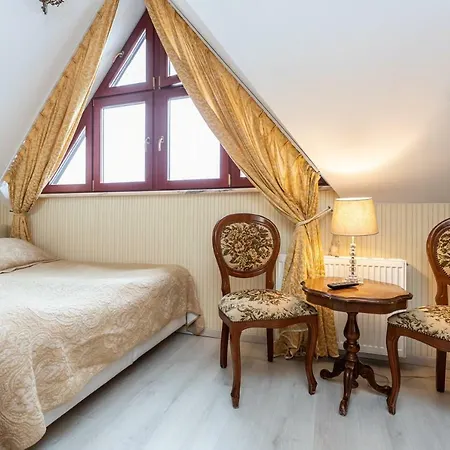 Royal Nocleg ze śniadaniem 3*