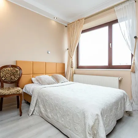 Royal Nocleg ze śniadaniem 3*