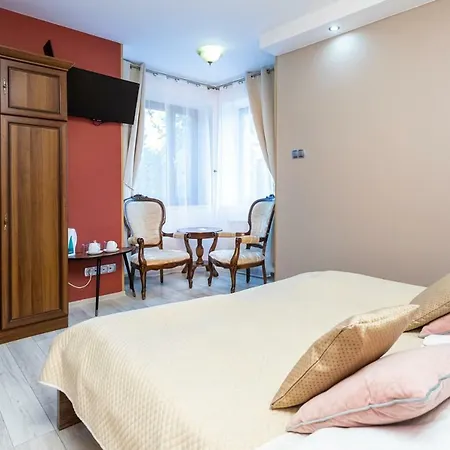Royal Nocleg ze śniadaniem 3*